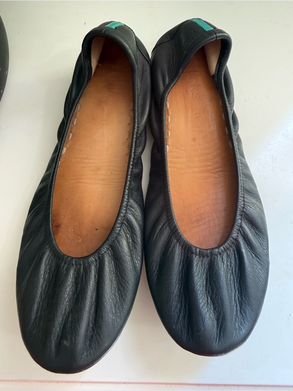 Tieks Matte Black  size 11 Leather Ballet Flats with Green Heel